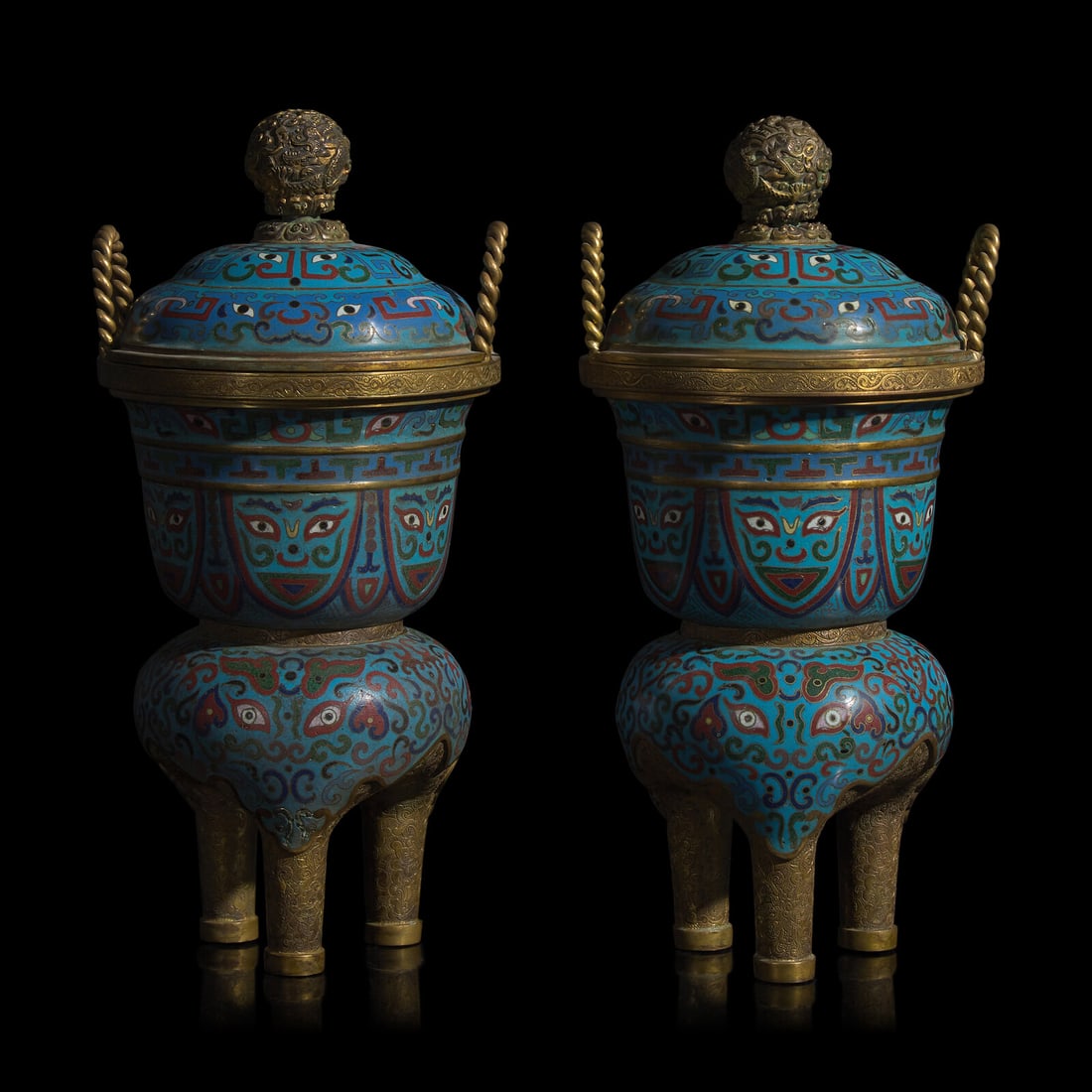 A Pair of Chinese Cloisonné Covered Tripod Vessels, 20th Century 近代 掐 (1 of 4)