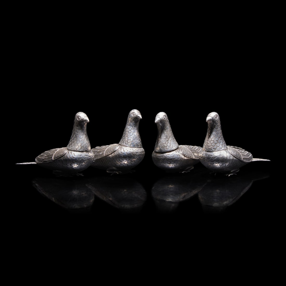 A Group of Four Southeast Asian Silver Bird Boxes, 20th Century 近代 鴿子: A Group of Four Southeast Asian Silver Bird Boxes, 20th Century 近代 鴿子式銀蓋盒一組四件 Each decorated with detailed feathers