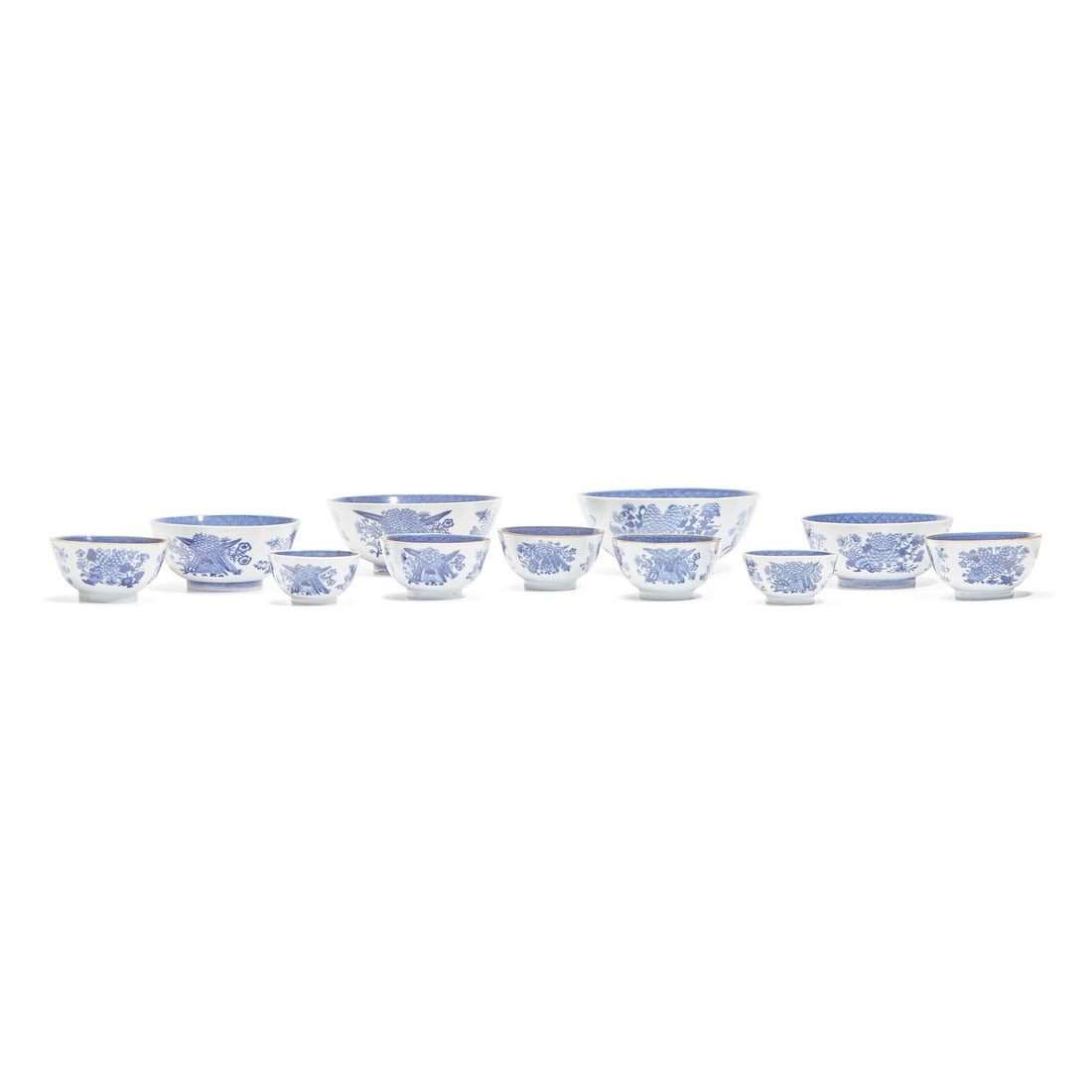 A Group of Eleven Chinese Export Porcelain Blue Fitzhugh Bowls of Various Sizes (1 of 2)