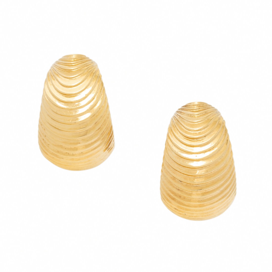 Yellow Gold Fluted Earrings: Yellow Gold Fluted Earrings 18 karat yellow gold. 3/4 inch long. Stamp: 18KT AT. 2423905. Gross weight: 8.45 dwt. Property of a Philadelphia Main Line Collector This lot is located in Chicago.