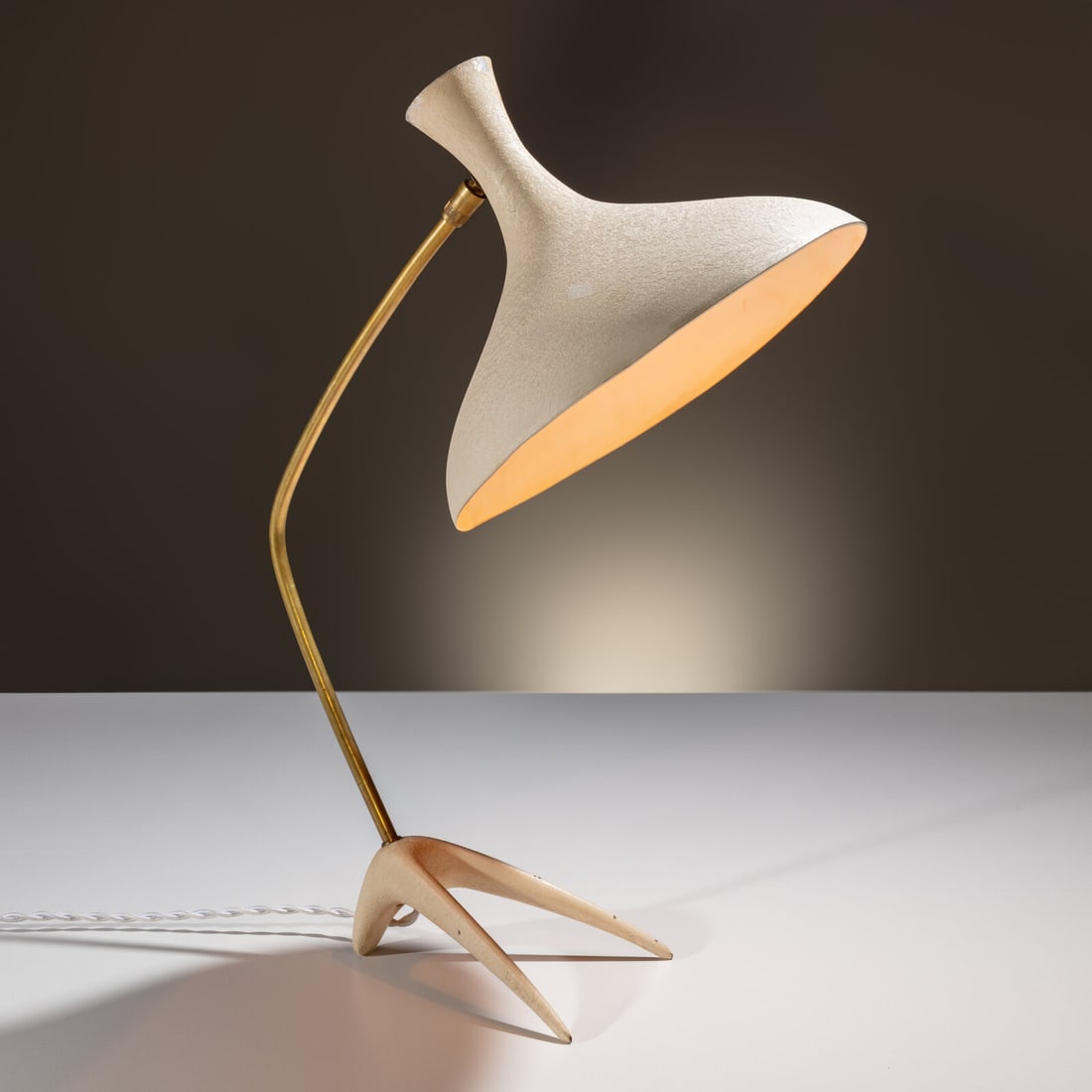 Cosack Leuchten Mid-20th Century Crowfoot Desk Lamp, c. 1950: Cosack Leuchten Mid-20th Century Crowfoot Desk Lamp, c. 1950 enameled aluminum, steel 20 ½ h × 14 w × 10 ½ d in. This lot is located in Chicago.
