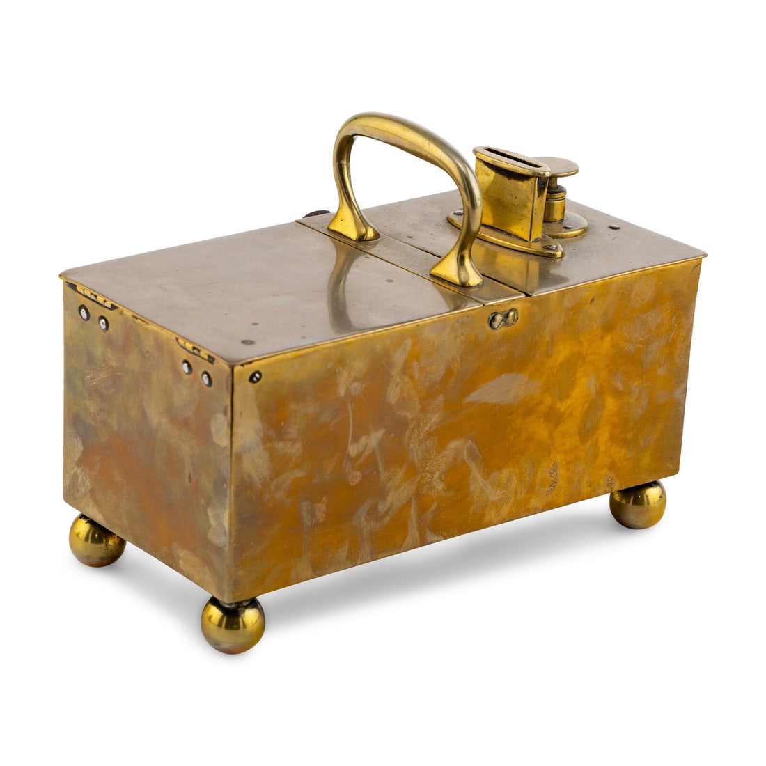 An English Brass Honour Tobacco Box: An English Brass Honour Tobacco Box Mid 19th Century Height 7 x width 9 x depth 4 5/8 inches. Property from the Collection of Robert and Roseann Drucker, Wilmette, IL This lot is located in