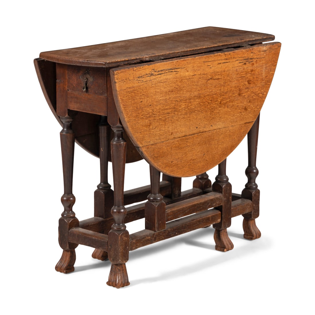 A Queen Anne Oak Dropleaf Table (1 of 2)