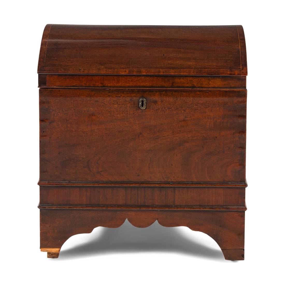 A George III Mahogany Cellarette (1 of 3)