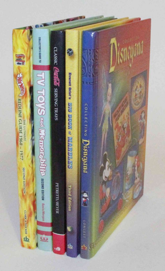 A Collection of Books, Price Guides and Collectors': A Collection of Books, Price Guides and Collectors' Guides, pertaining to toys, memorabilia, TV and film collectibles; 28 titles total.