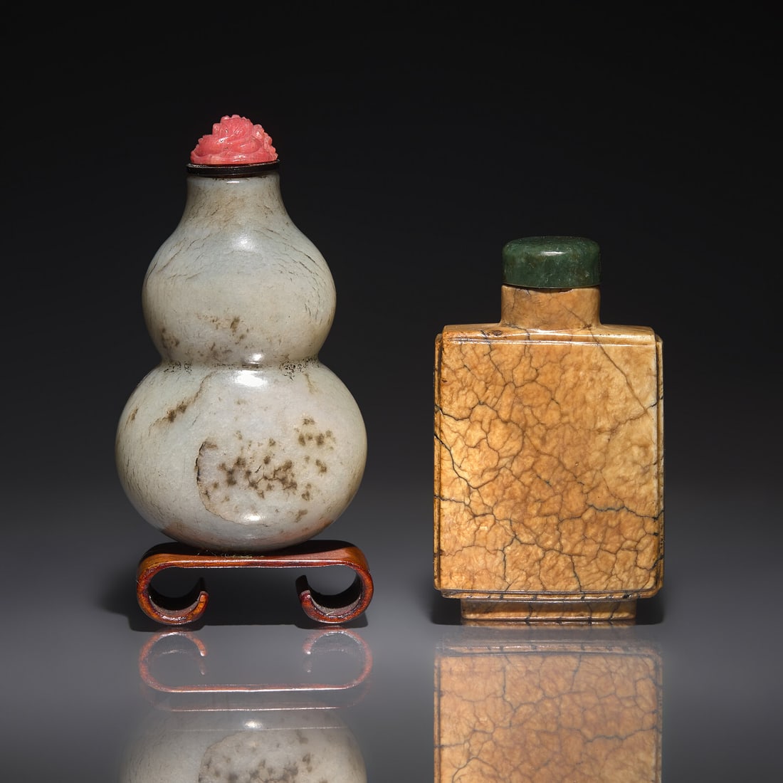 Two Chinese Jade Snuff Bottles, 18th to 19th/20th Century (1 of 2)