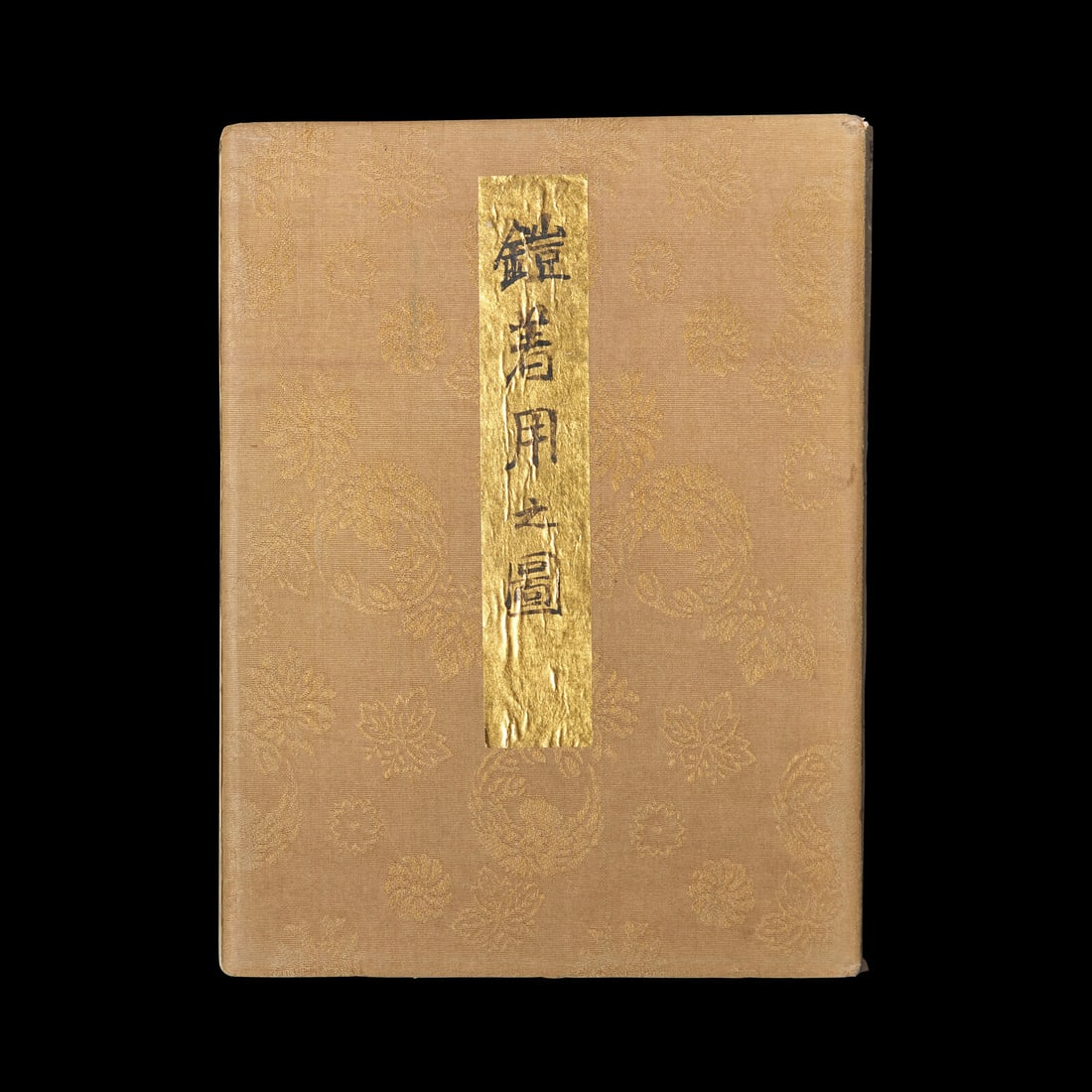 [Samurai Armor] Ise Sadtake, Yoroi Chakuyo no Zu (Pictures of Donning Armor), 1775: [Samurai Armor] Ise Sadtake, Yoroi Chakuyo no Zu (Pictures of Donning Armor), 1775 Album, silk-wrapped boards, with 20 double-page spreads depicting aspects, with commentary (some later), of donning t