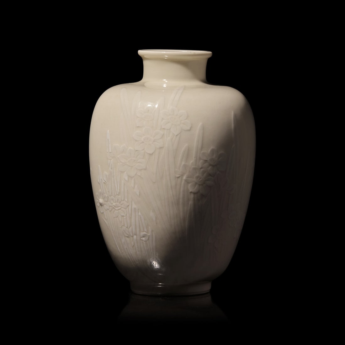 A Japanese "Narcissus" Pâte-sur-Pâte Vase, Ito Tozan, late Meiji/Taisho Period (1 of 2)