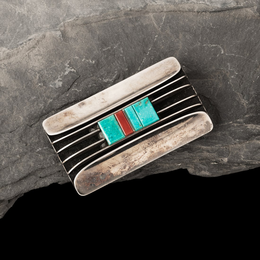 Victor Beck (DinÈ, 1941-2022) Fluted Silver Belt Buckle with Inlay (1 of 2)