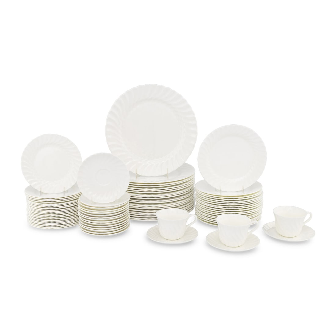 An Extensive Wedgwood Candlelight Porcelain Dinner Service (1 of 2)
