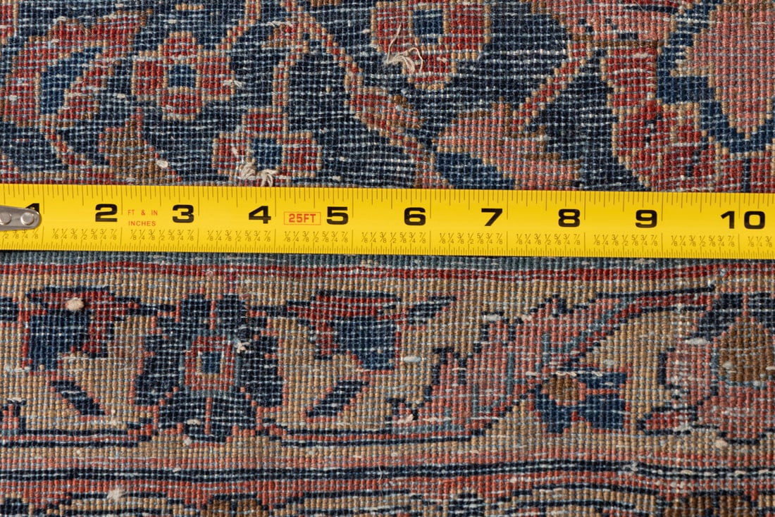 A Large Sarouk Carpet - 3