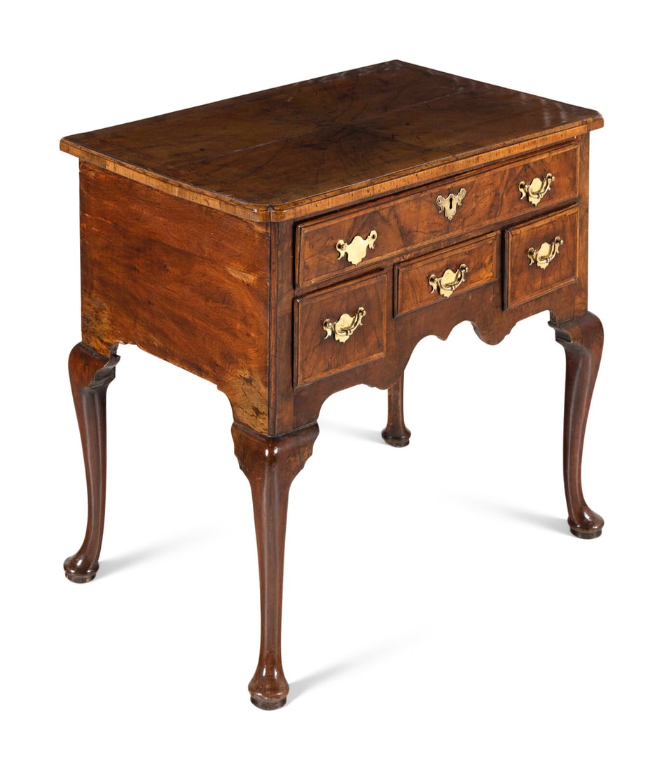 A George I Walnut Dressing Table - 2