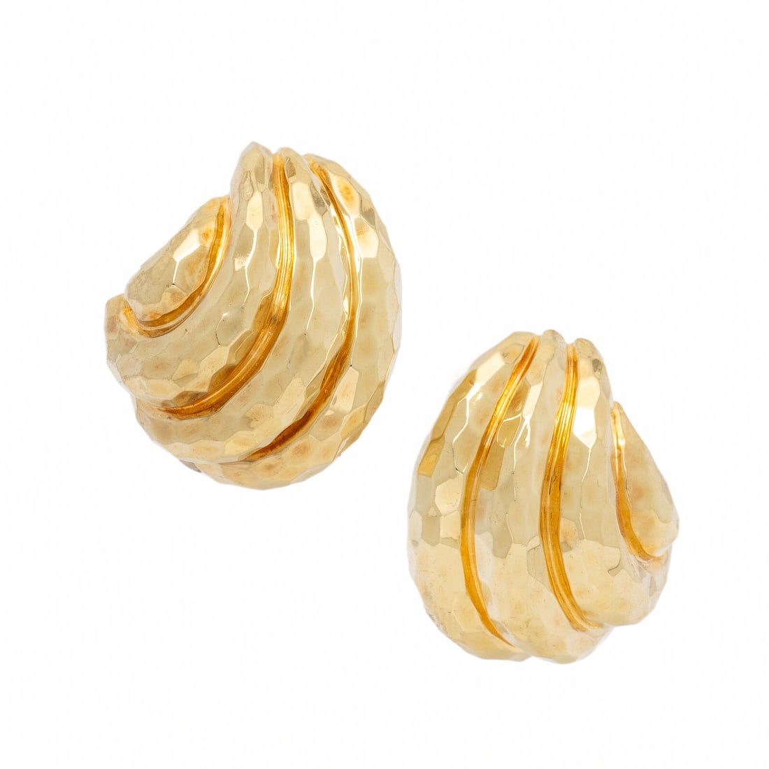 Henry Dunay, Hammered Yellow Gold Earrings: Henry Dunay, Hammered Yellow Gold Earrings Hammered 18 karat yellow gold. 3/4 inch long. Stamp: Dunay 18K D7677 750 D. Gross weight: 12.65 dwt. Property from an Important Private Collection, Florida T