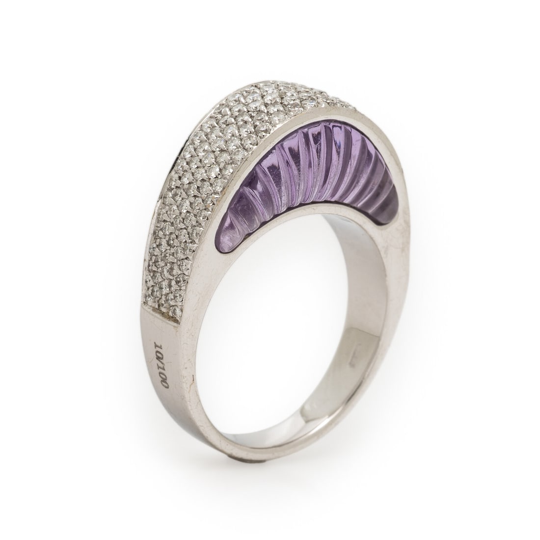 Io Sì by Stefan Hafner, Carved Amethyst, Diamond, and White Gold Ring: Io Sì by Stefan Hafner, Carved Amethyst, Diamond, and White Gold Ring Carved amethyst and pavÈ-set round brilliant cut diamonds weighing approximately 0.95 carat total. 18 karat white gold. Ring siz