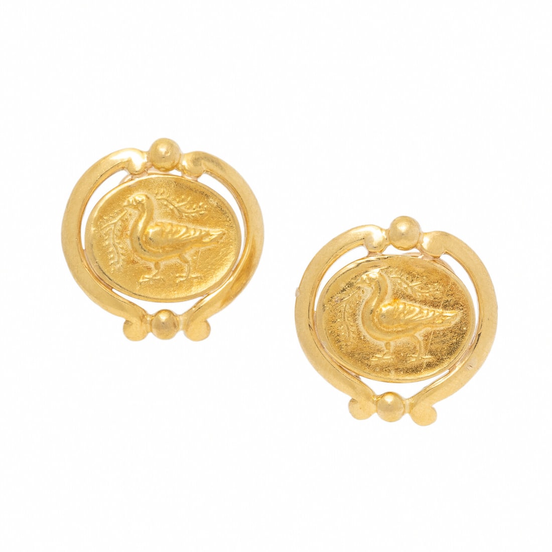 Helen Woodhull, Yellow Gold Bird Earrings: Helen Woodhull, Yellow Gold Bird Earrings 18 karat yellow gold. 3/4 inch wide. Stamp: '93 H. WOODHULL 18K. Gross weight: 7.70 dwt. This lot is located in Chicago. Provenance Born in Morristown, New Je