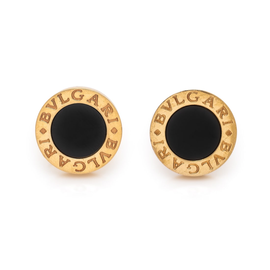 Bulgari, Onyx and Yellow Gold Cufflinks: Bulgari, Onyx and Yellow Gold Cufflinks Circular onyx plaques. 18 karat yellow gold. 11/16 inch wide. Stamp: BVLGARI 750 (maker's mark) MADE IN USA. Gross weight: 12.50 dwt. This lot is located in Chi