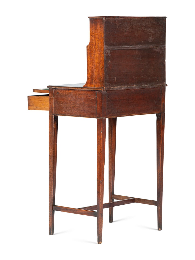 A George III Mahogany Lady's Writing Table - 2