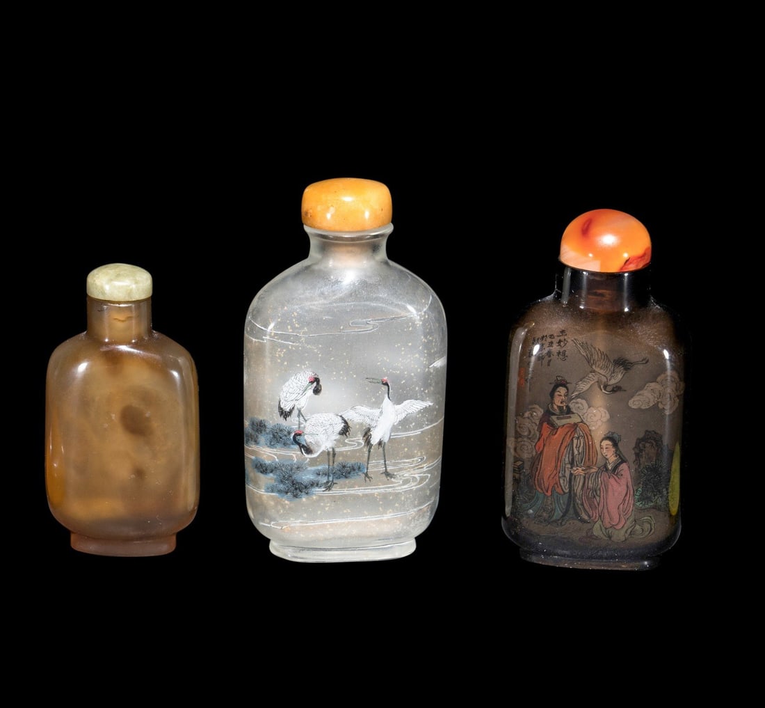 Three Chinese Glass Snuff Bottles (1 of 3)