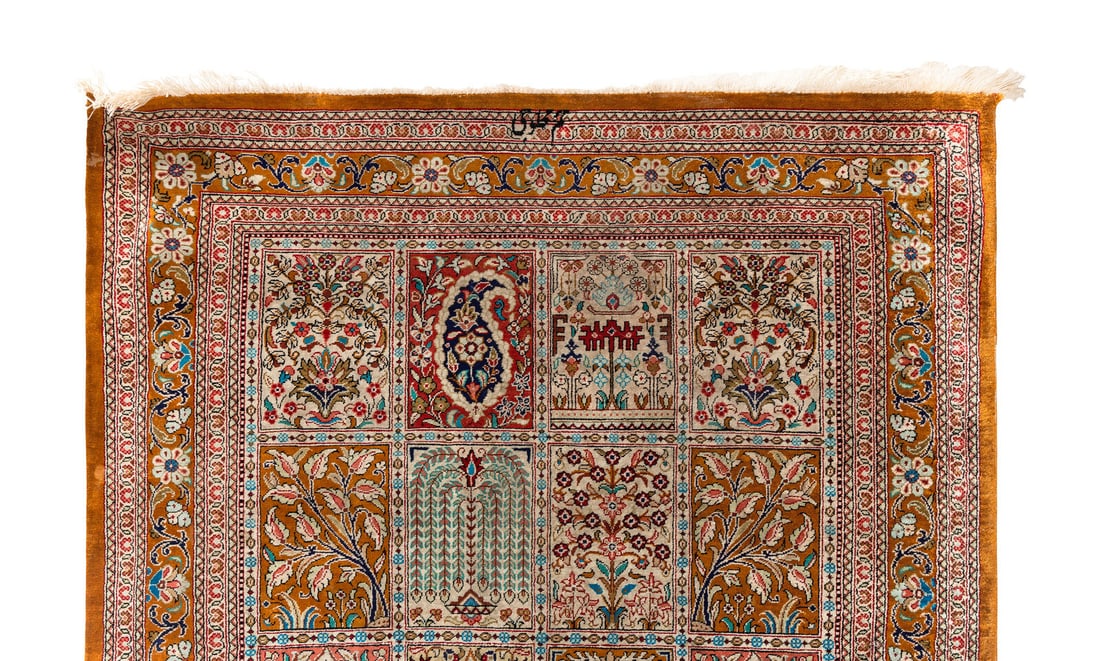 A Bakhtiari Silk Runner - 2