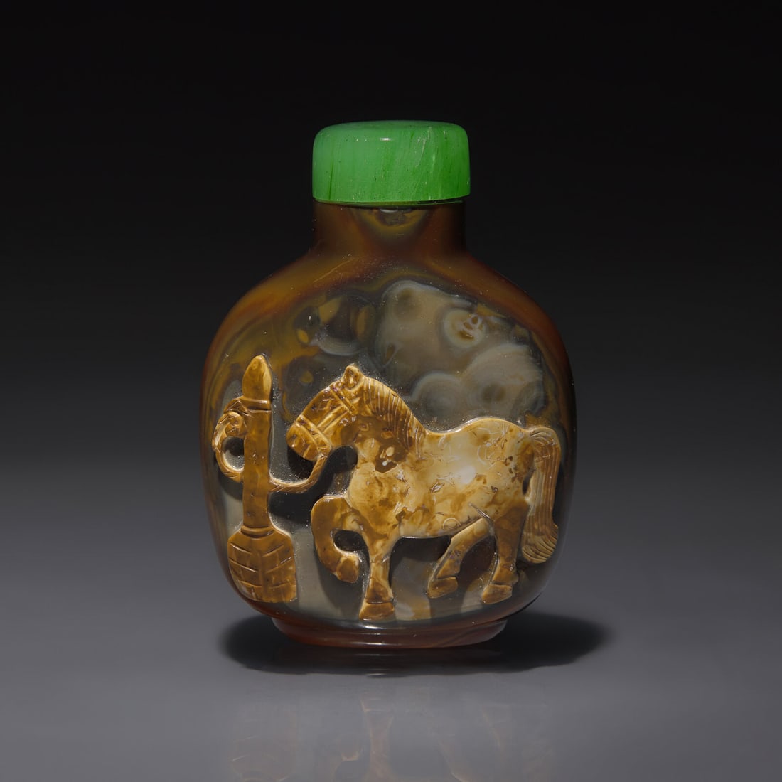 A Chinese Carved Agate "Tethered Horse" Snuff Bottle, Late Qing Dynasty: A Chinese Carved Agate "Tethered Horse" Snuff Bottle, Late Qing Dynasty 清晚期 瑪瑙巧雕駿馬圖鼻煙壺 Late Qing Dynasty Of r