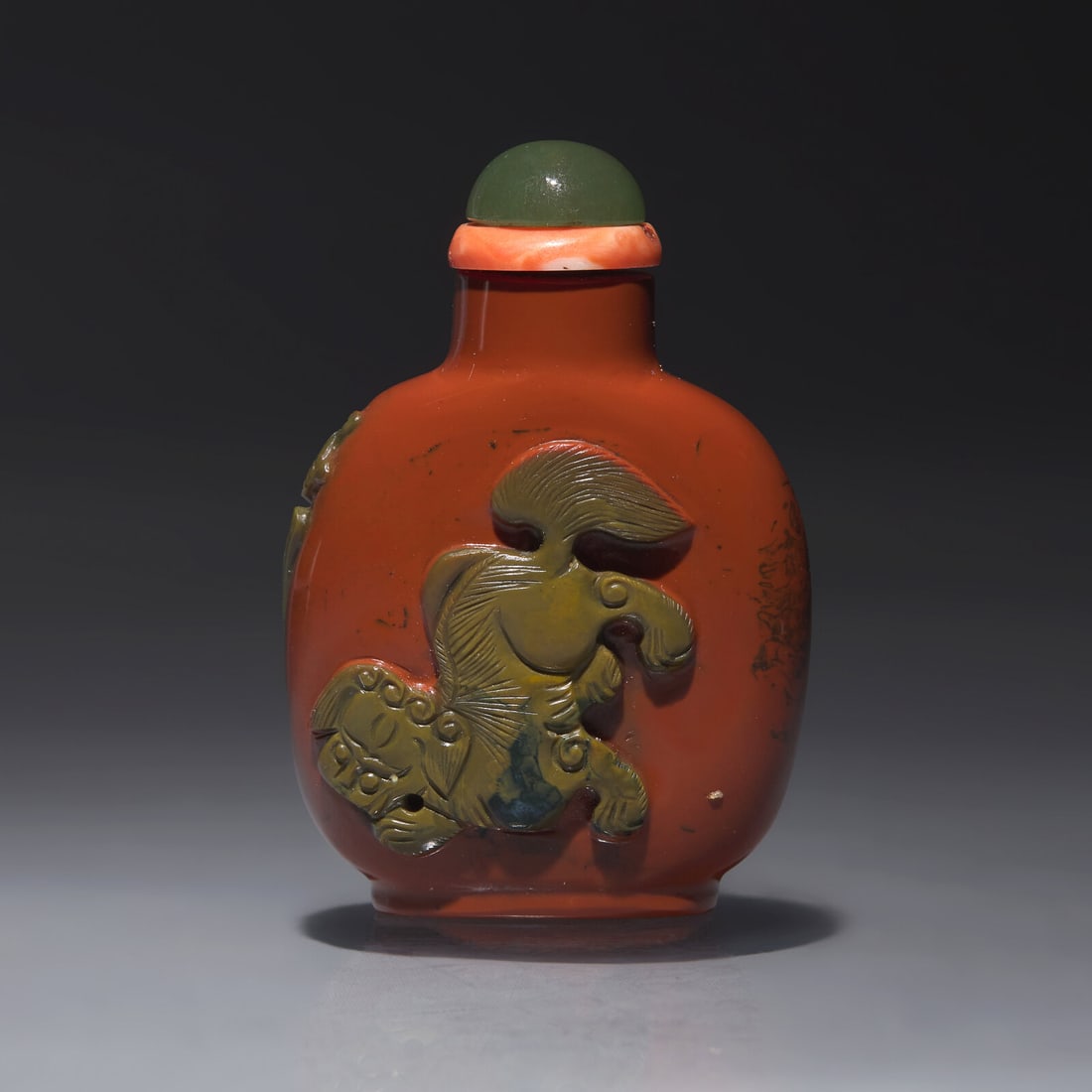 A Chinese Carved Jasper Snuff Bottle, Qing Dynasty, 19th Century: A Chinese Carved Jasper Snuff Bottle, Qing Dynasty, 19th Century 清中期 羊肝瑪瑙雕獅子圖鼻煙壺 19th Century Of flatt