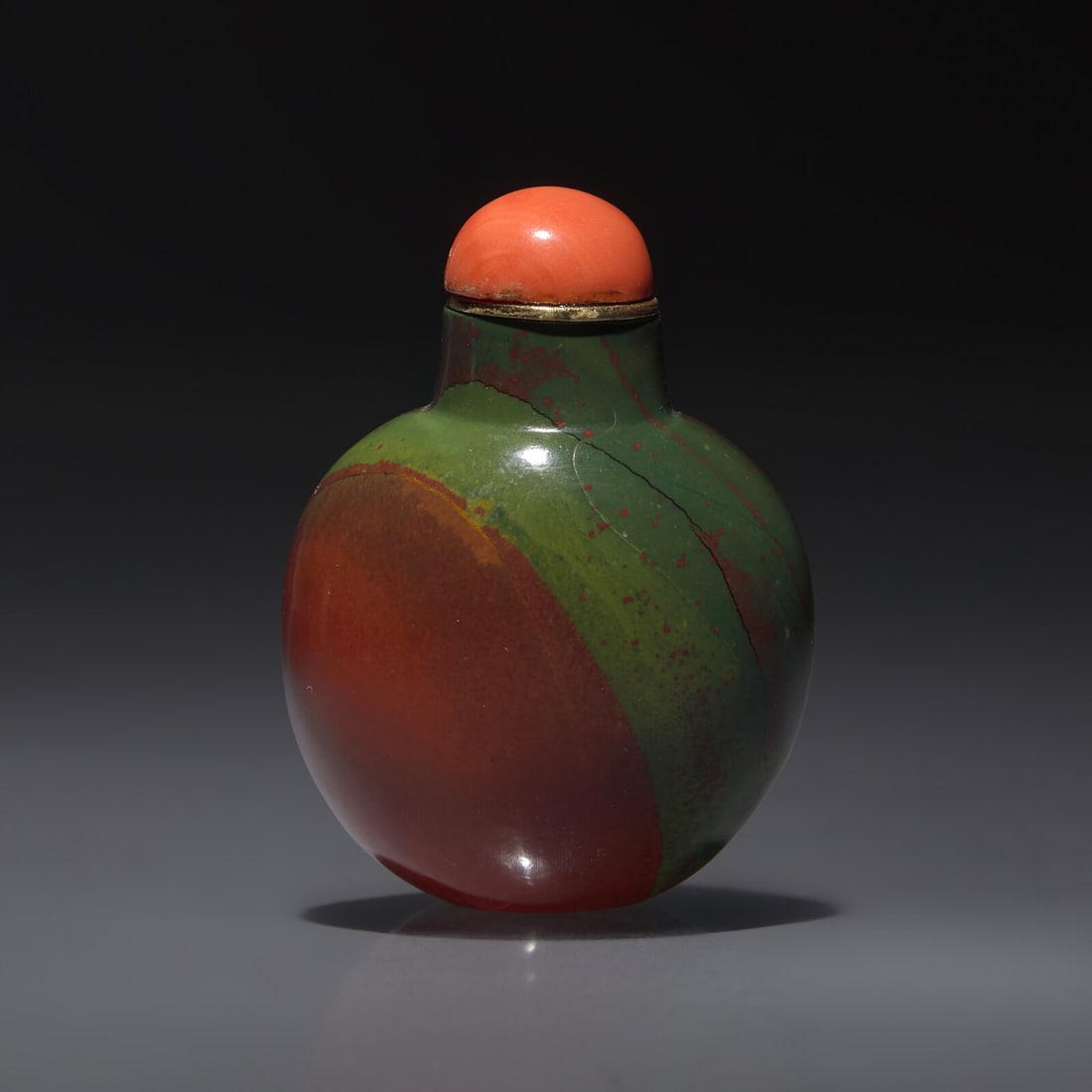 A Small Chinese Russet and Green Jasper Snuff Bottle, Qing Dynasty, Circa 1750-1860: A Small Chinese Russet and Green Jasper Snuff Bottle, Qing Dynasty, Circa 1750-1860 1750–1860年 羊肝瑪瑙小鼻煙壺 Circa 1750-1860 Of small ov