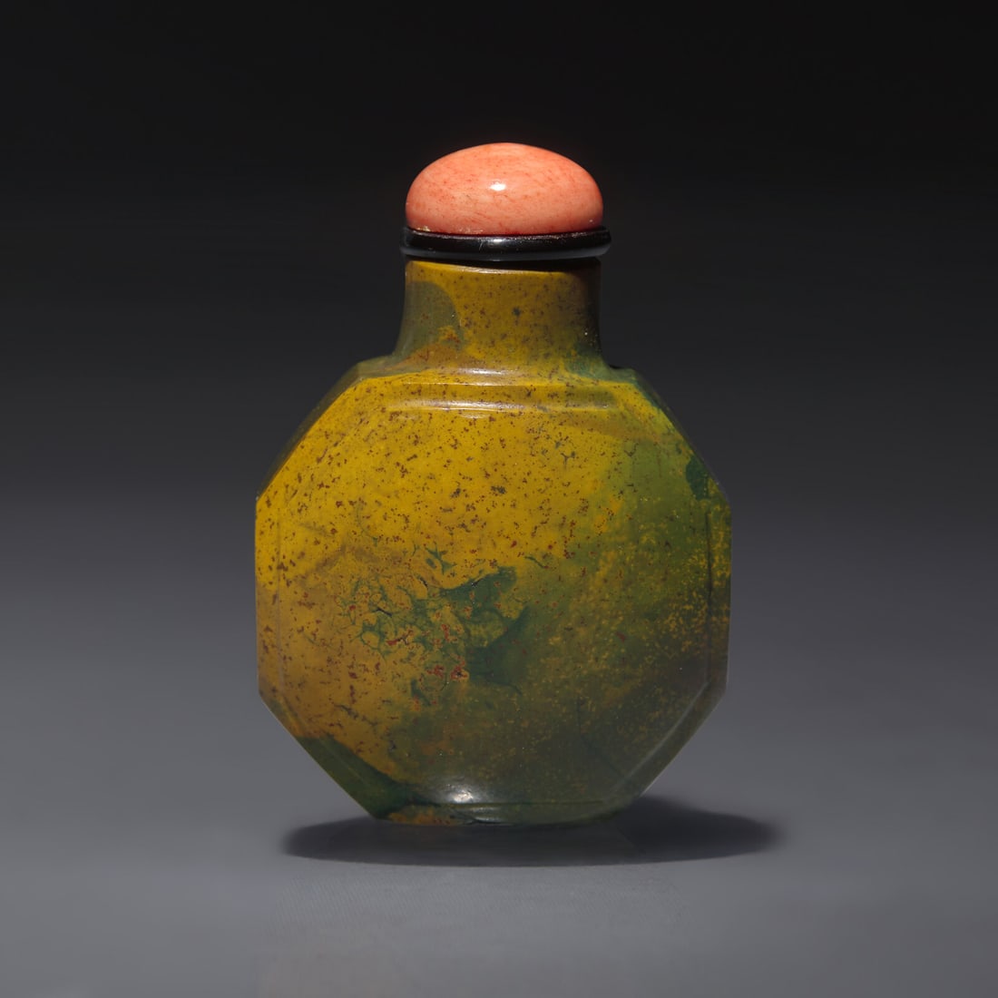 A Small Chinese Faceted Jasper Snuff Bottle, Qing Dynasty, Circa 1750-1820: A Small Chinese Faceted Jasper Snuff Bottle, Qing Dynasty, Circa 1750-1820 1750–1820年 羊肝瑪瑙八方磨棱小鼻煙壺 Circ