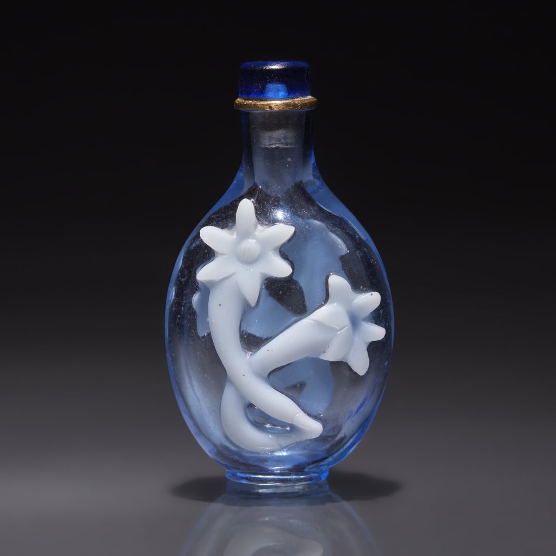 An Imperial Chinese Overlay Glass Snuff Bottle, Qing Dynasty, 18th Century (1 of 2)