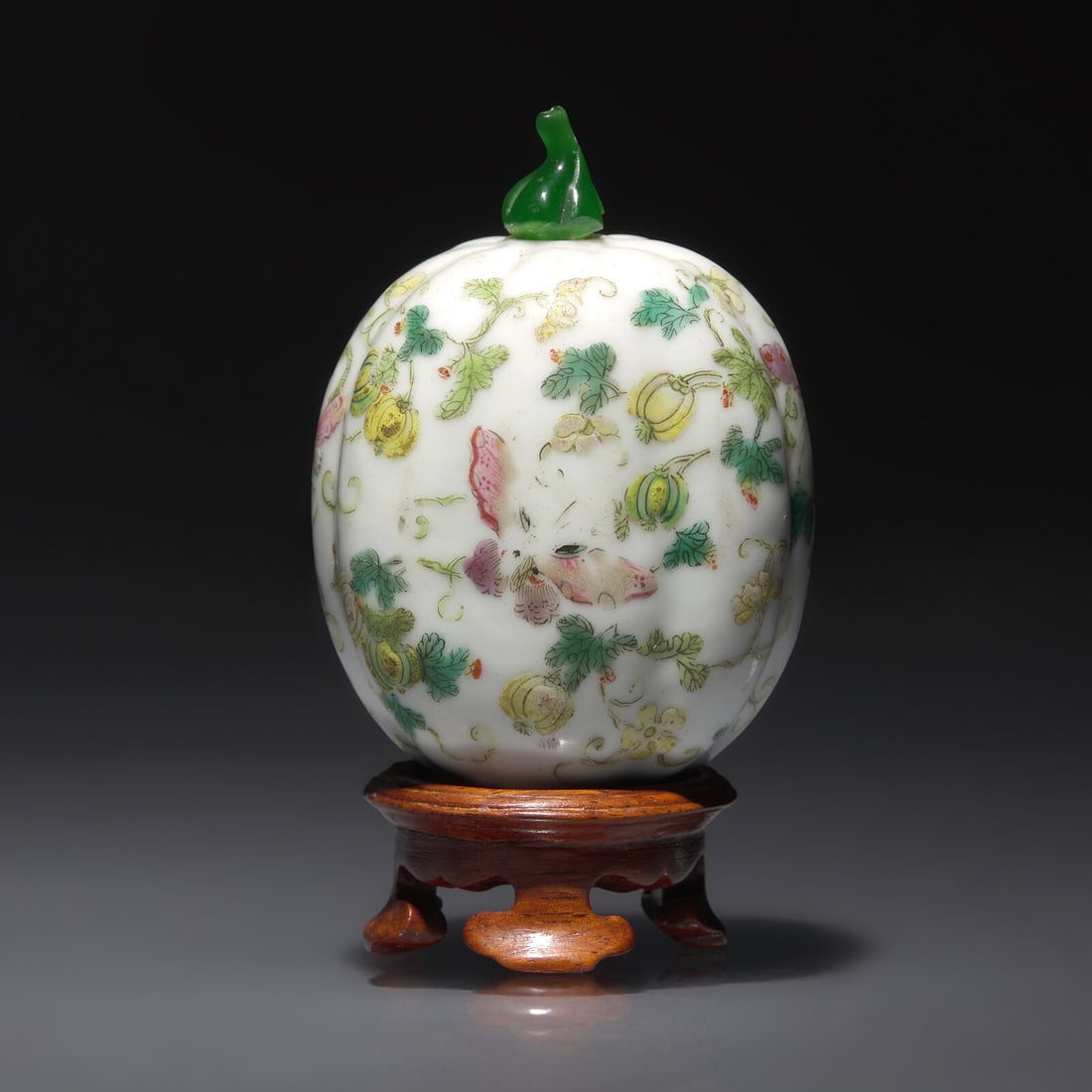 A Chinese Molded and Enameled Porcelain "Melon" Snuff Bottle, Qing Dynasty, 19th century: A Chinese Molded and Enameled Porcelain "Melon" Snuff Bottle, Qing Dynasty, 19th century 清晚期 粉彩瓜瓞綿綿鼻煙壺 19th century 