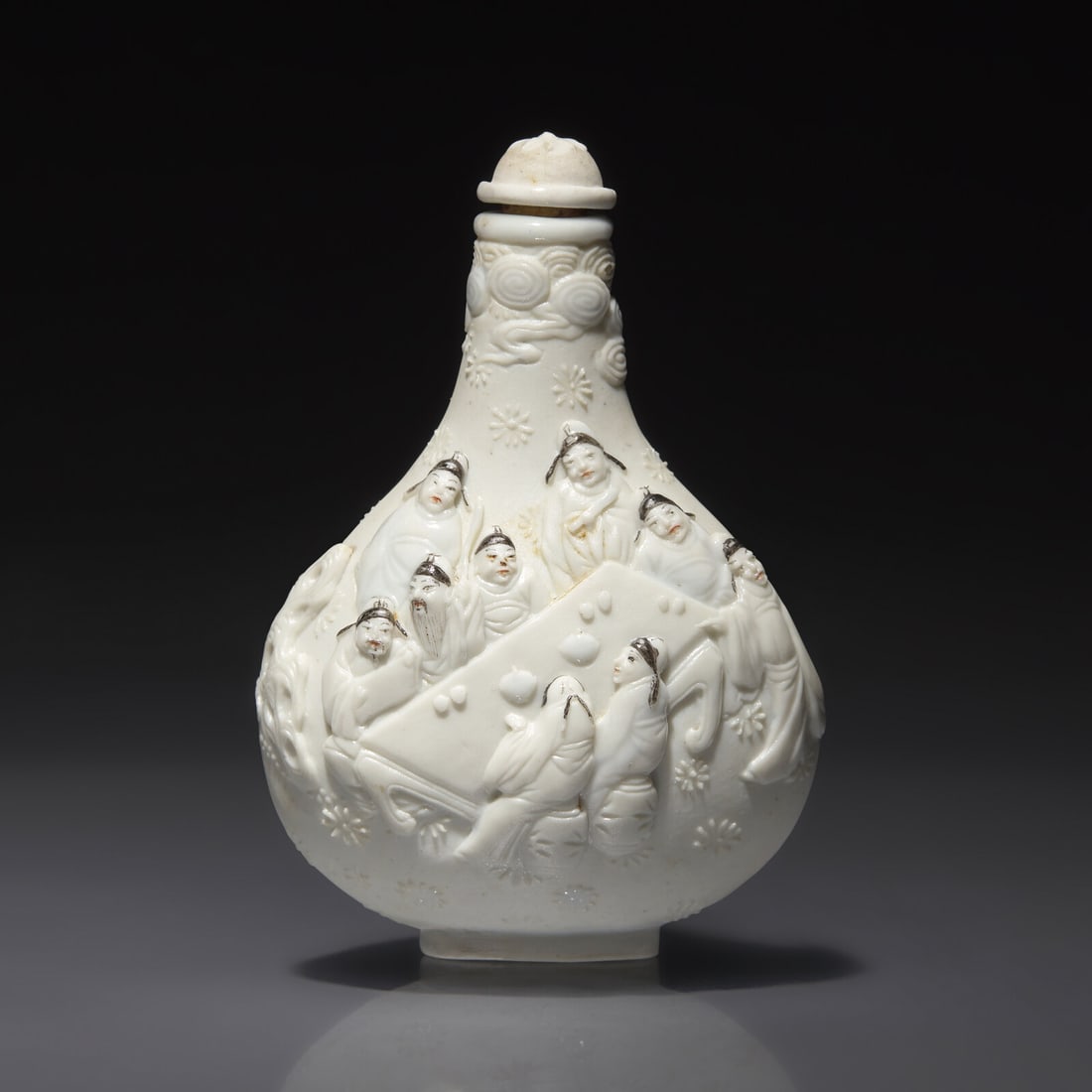 A Chinese Molded Porcelain Snuff Bottle, Qing Dynasty, Daoguang Period, Circa 1821-1850: A Chinese Molded Porcelain Snuff Bottle, Qing Dynasty, Daoguang Period, Circa 1821-1850 1821-1850年 瓷胎模印十八學士圖鼻煙ࣥ