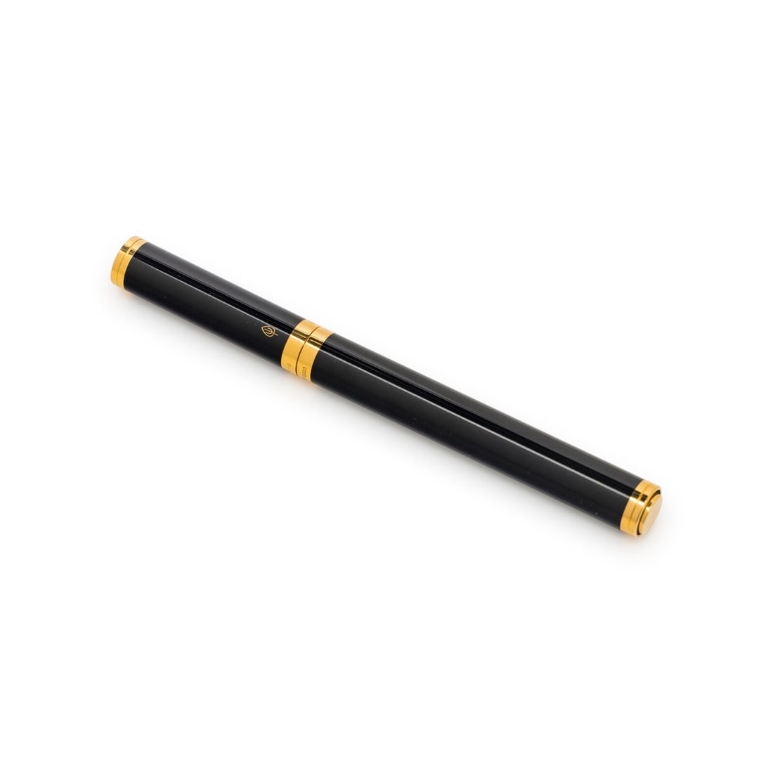 S.T. Dupont, Black Laque de Chine Pen: S.T. Dupont, Black Laque de Chine Pen Ballpoint pen with cap in black laque de chine and gold-tone metal. Includes box and dust bag. Stamps: S.T. Dupont PARIS (maker's mark) / LAQUE DE CHINE / MADE