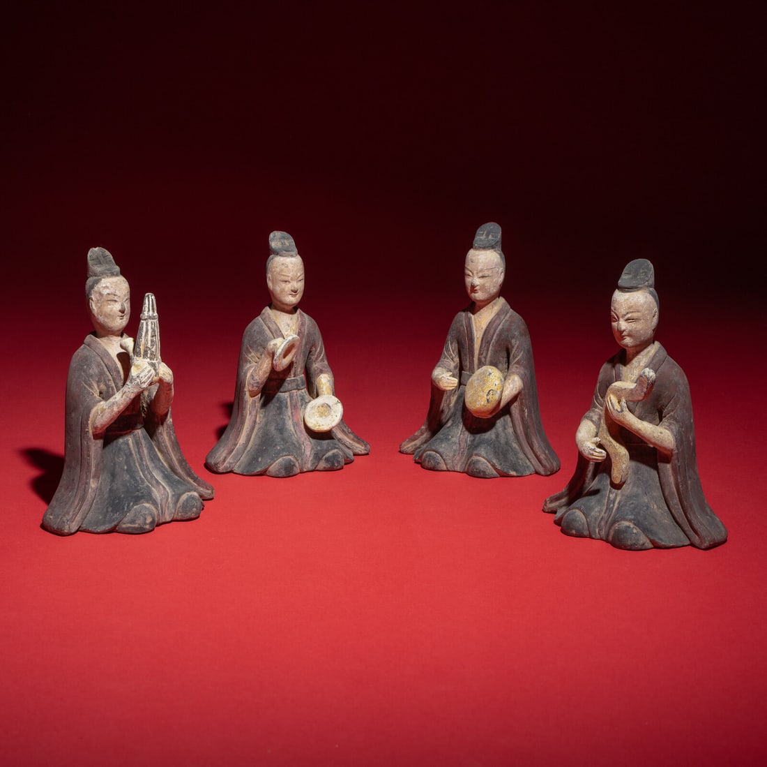 Four Chinese Painted Pottery Musicians, Northern Wei-Northern Qi Dynasty: Four Chinese Painted Pottery Musicians, Northern Wei-Northern Qi Dynasty 北魏晚期-北齊 灰陶彩繪伎樂俑一組Þ