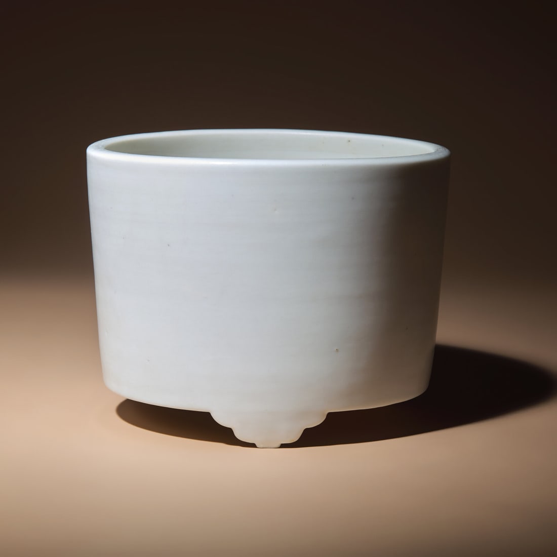 A Large Chinese Blanc-de-Chine Porcelain 'Lian' Incense Burner, 17th-18th Century: A Large Chinese Blanc-de-Chine Porcelain 'Lian' Incense Burner, 17th-18th Century 清早期 德化白瓷奩式大香爐 17th-18th Century In