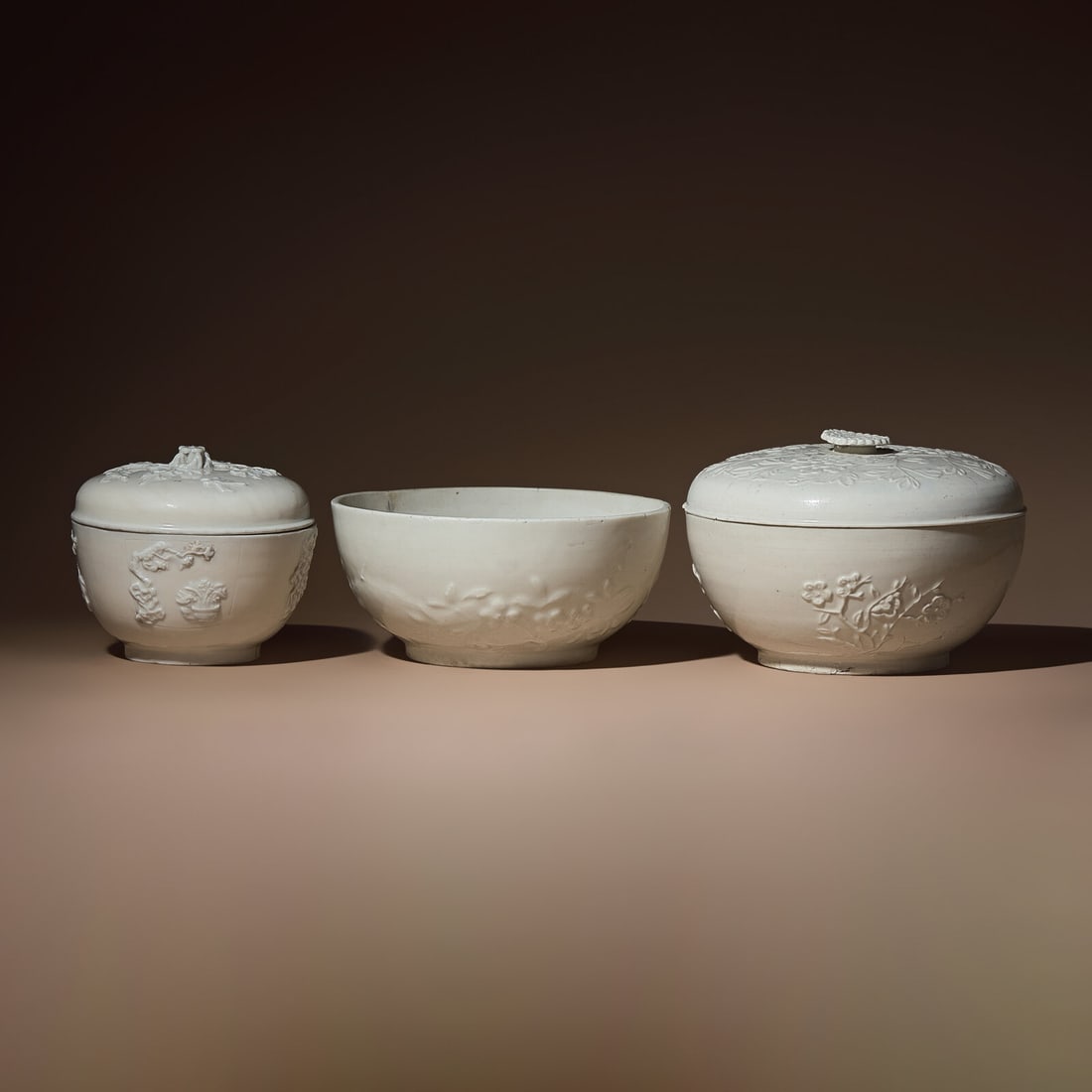 Three Large Chinese Blanc-de-Chine Molded Porcelain Bowls and Two Covers, Late 17th-18th Century: Three Large Chinese Blanc-de-Chine Molded Porcelain Bowls and Two Covers, Late 17th-18th Century 清早期 德化白瓷模印花卉紋േ