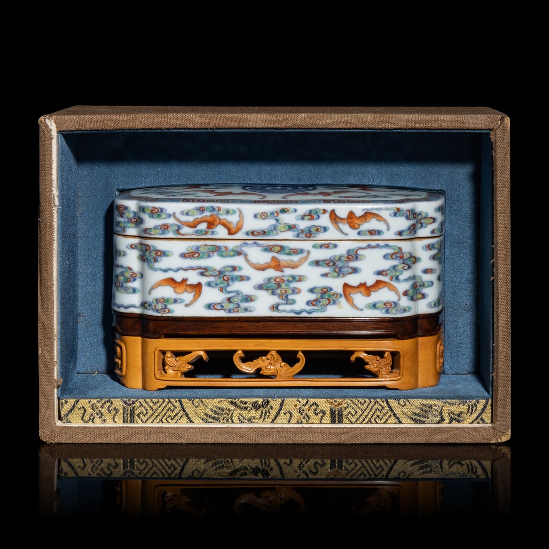 A Chinese Doucai Porcelain 'Bats and Clouds' Box and Cover, 18th Century (1 of 14)