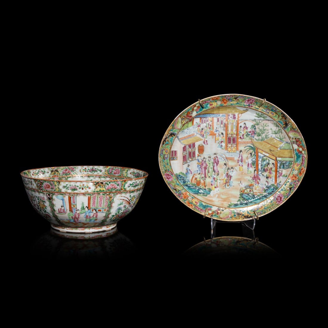 Two Chinese Canton Famille Rose Porcelain Wares, 19th Century: Two Chinese Canton Famille Rose Porcelain Wares, 19th Century 清晚期 廣彩人物圖大碗及賞盤 19th Century Comprising an oval 