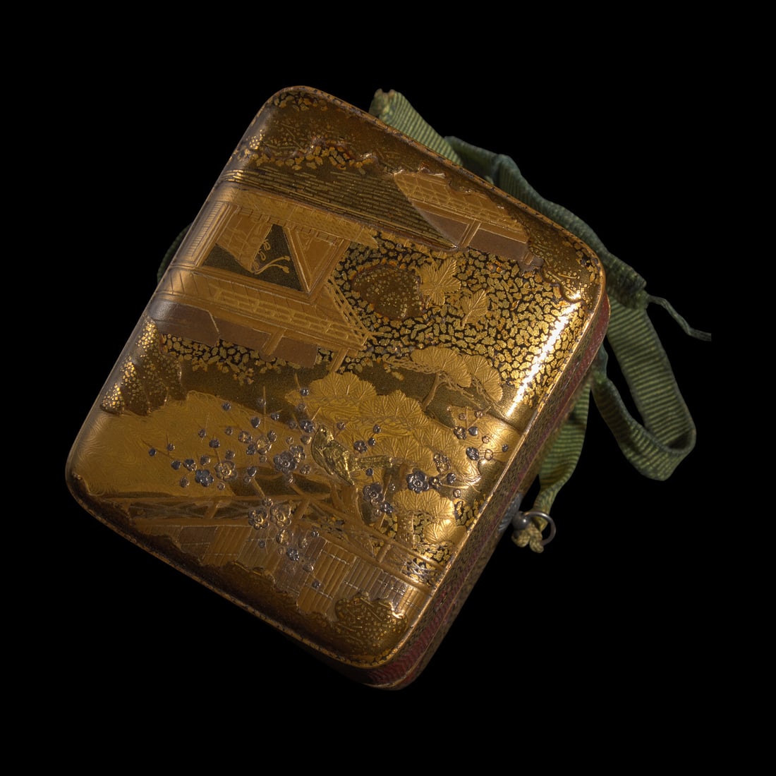 A Japanese Gold Lacquer Rectangular Covered Box, tebako, Edo Period: A Japanese Gold Lacquer Rectangular Covered Box, tebako, Edo Period 日本江戶時代 日本蒔繪漆盒 Edo Period (1615-1868) With rounde