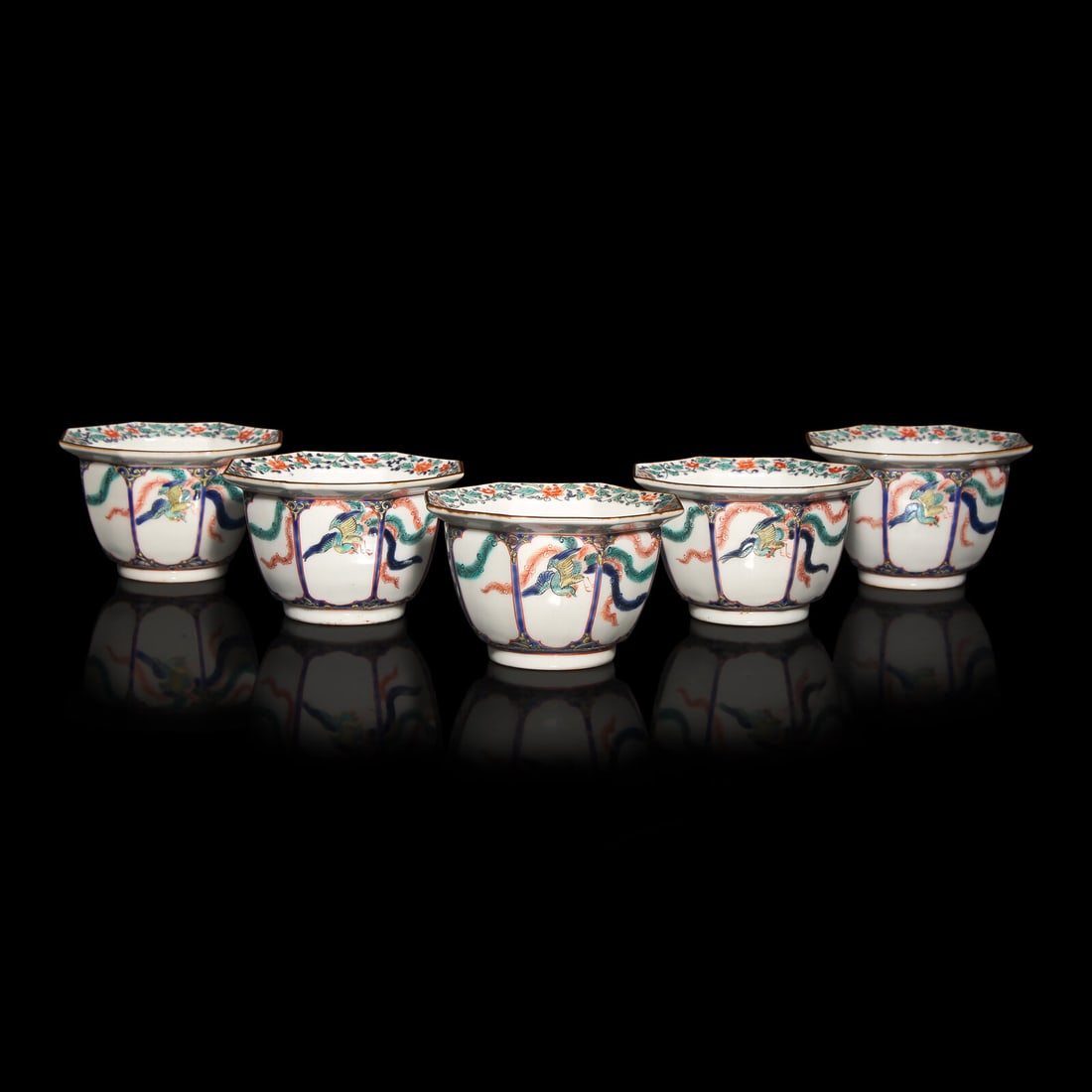 A Set of Five Japanese Kakiemon Porcelain Small Bowls, Circa 1670-1690 (1 of 4)