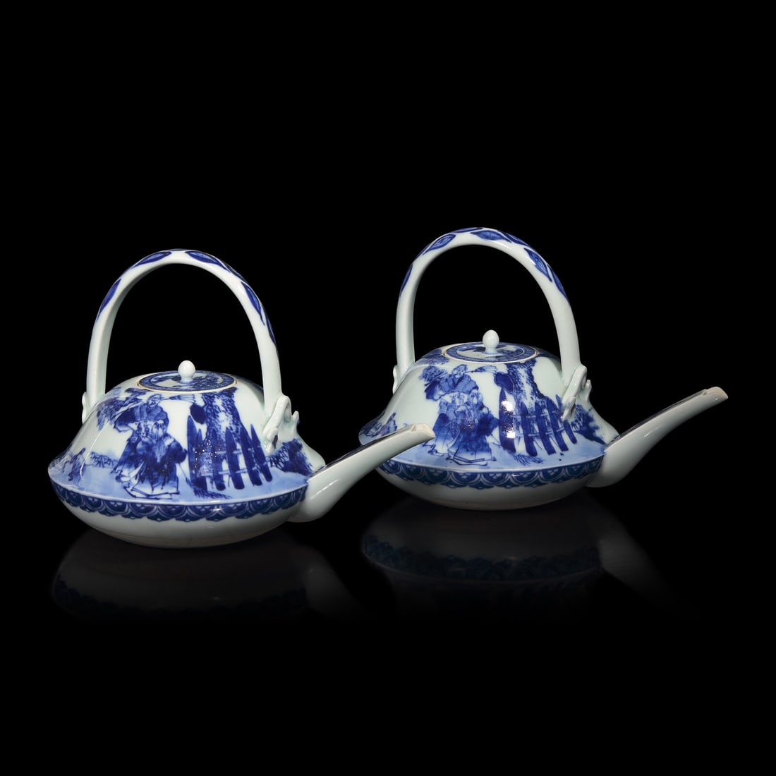 A Pair of Japanese Hirado Blue and White Sake Pots, Late Edo to Meiji Period: A Pair of Japanese Hirado Blue and White Sake Pots, Late Edo to Meiji Period 日本江戶-明治時代 平戶燒青花酒壺&