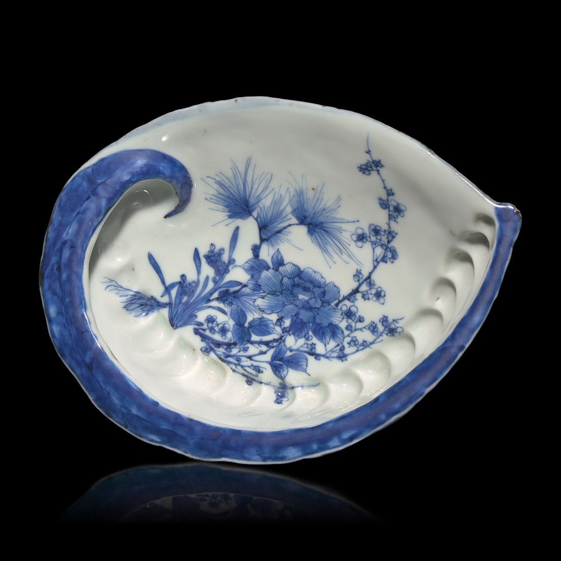 A Japanese Hirado Porcelain Abalone Shell-Shaped Dish, Meiji Period (1 of 4)