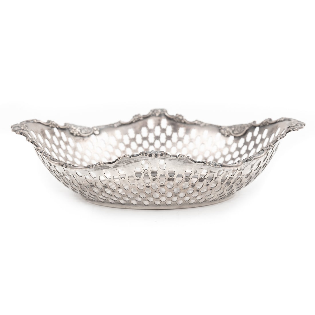 A Tiffany Silver Bread Basket (1 of 4)