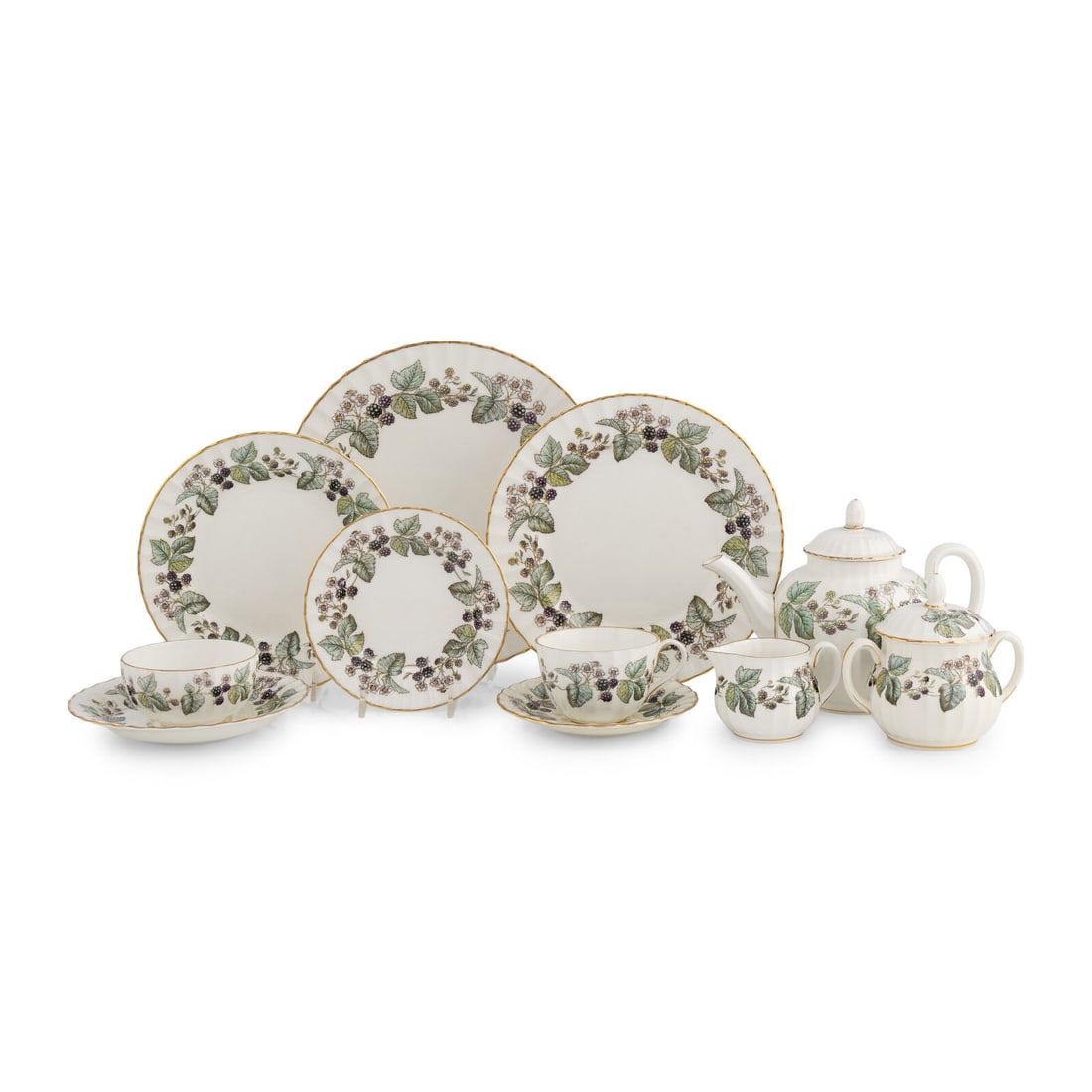 A Royal Worcester Lavinia Porcelain Dinner Service (1 of 4)