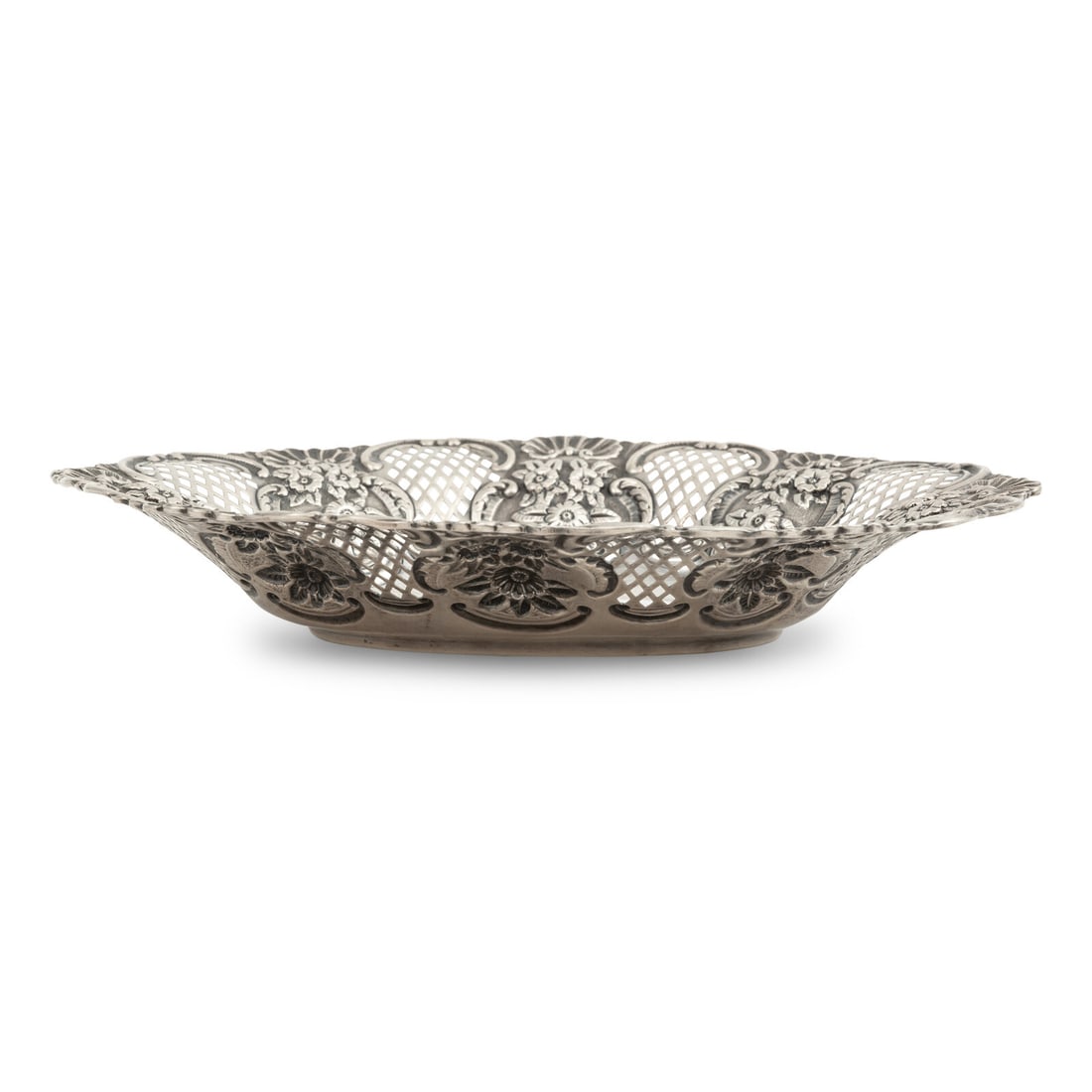 An Edwardian Silver Bread Basket: An Edwardian Silver Bread Basket George Nathan and Ridley Hayes, Chester, 1911 hallmarked for Sterling 10 ozt Height 2 x width 12 inches. This lot is located in Palm Beach.