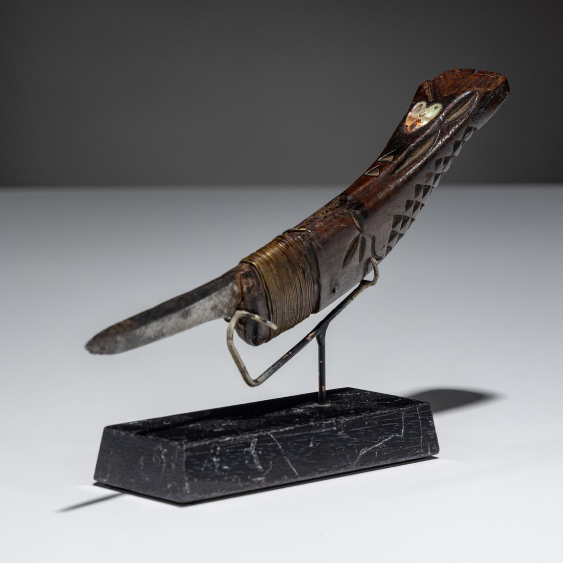 Maliseet / Mi'kmaq Crooked Knife, with Mother-of-Pearl Inlay: Maliseet / Mi'kmaq Crooked Knife, with Mother-of-Pearl Inlay mid-18th century having an overall raptor talon form; chip-carved decorations on handle with inset mother-of-pearl heart; copper wire