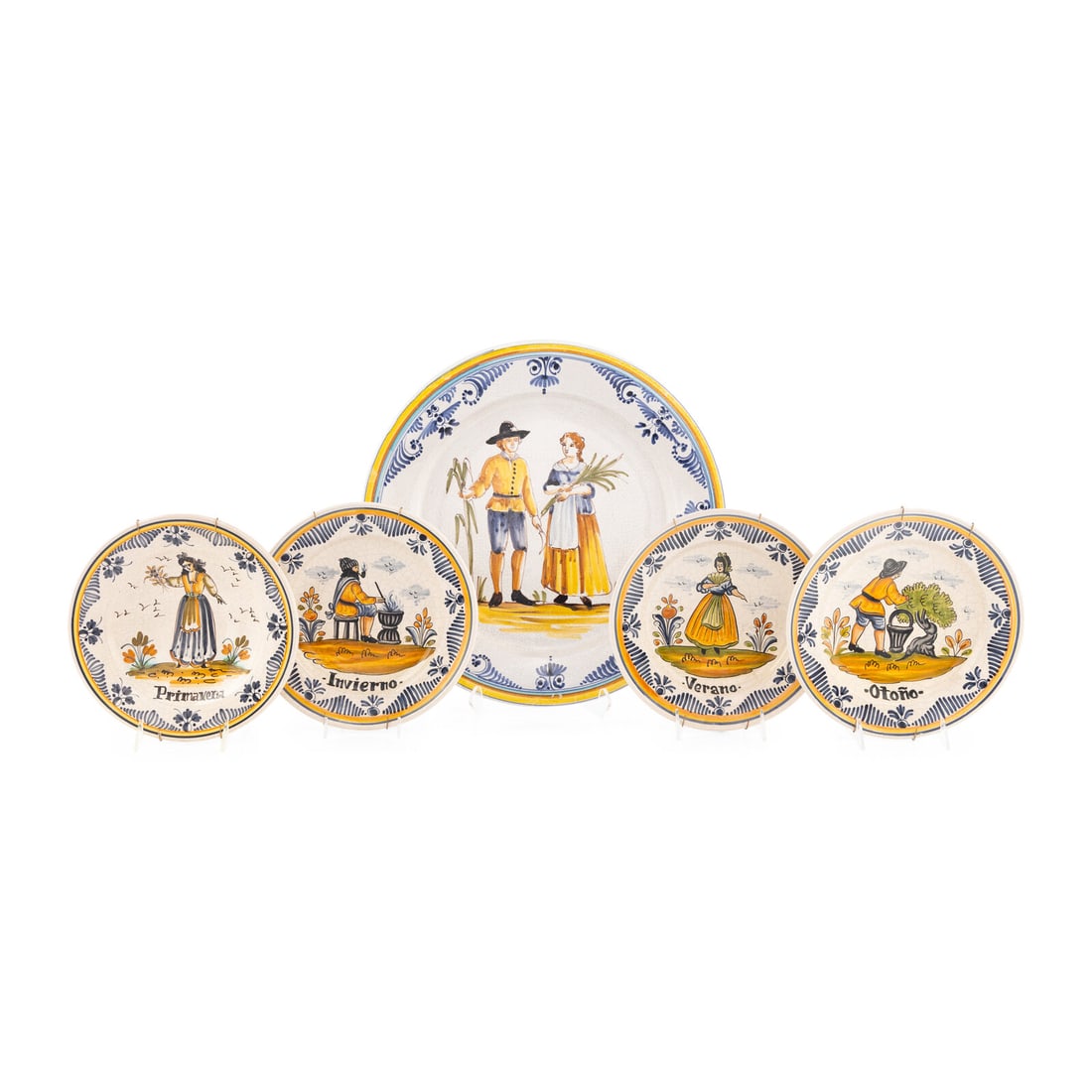 A Spanish Majolica Charger and Four Cabinet Plates (1 of 19)