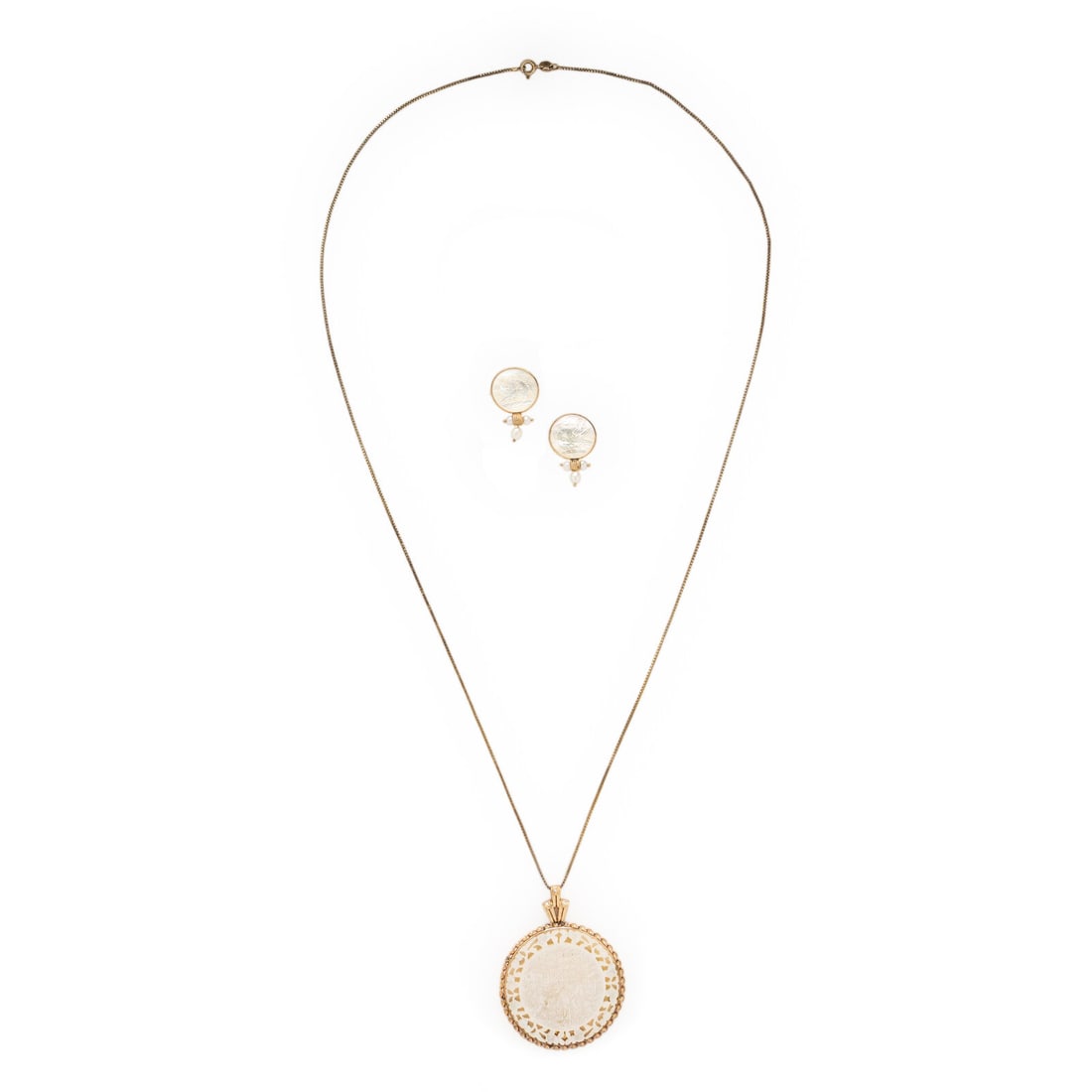 Donna Chambers, Chinese Mother-of-Pearl Gaming Counter and Yellow Gold Necklace and Earrings (1 of 5)