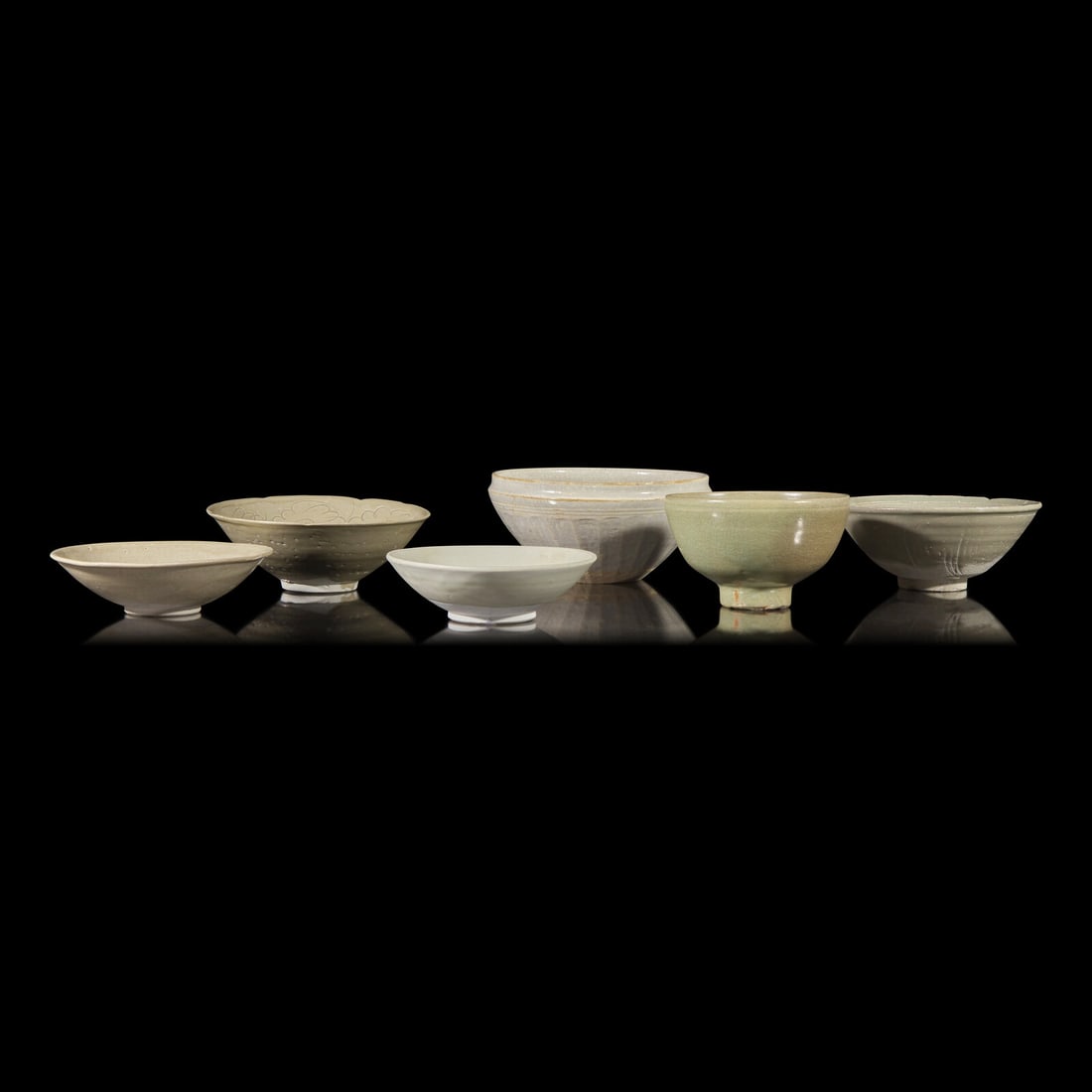 Eight Southeast Asian Celadon and Whiteware Bowls, 14th-16th Century: Eight Southeast Asian Celadon and Whiteware Bowls, 14th-16th Century 十四-十六世紀 東南亞青釉及白釉碗一&