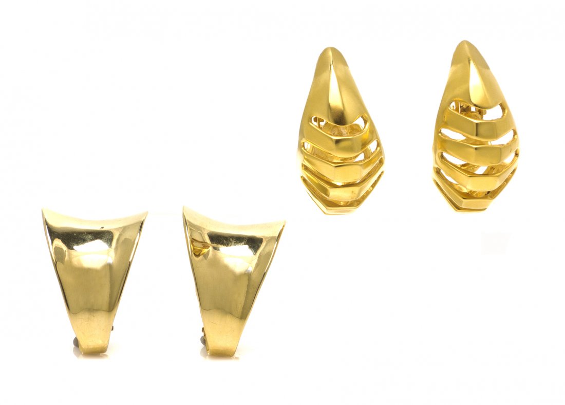 Two Pairs of Robert Lee Morris Goldtone Earclips.: Two Pairs of Robert Lee Morris Goldtone Earclips. Each stamped: Robert Lee Morris.