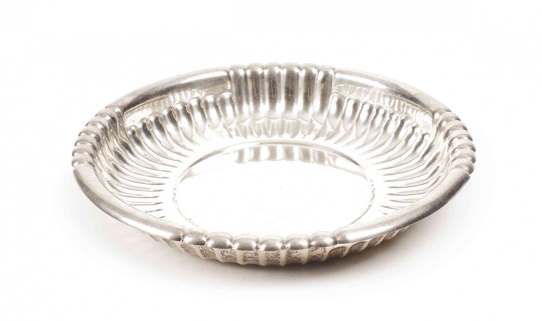 An American Silver Serving Bowl, Wallace Silversmiths,: An American Silver Serving Bowl, Wallace Silversmiths, Wallingford, CT, Mid 20th Century, the shallow circular bowl chased with lobes, marked on base; 16 ozt 14 dwt. Diameter 10 inches. Property of a