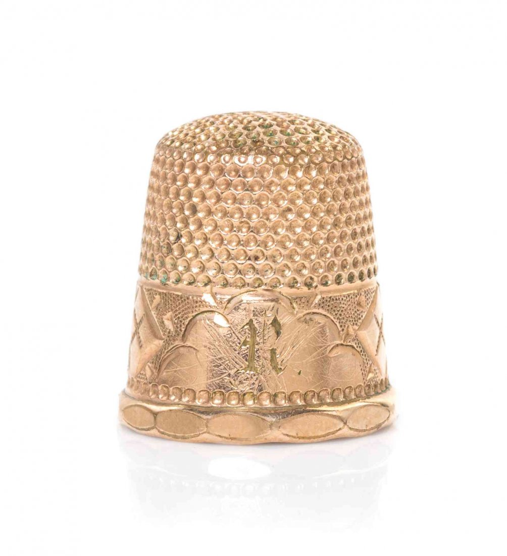 An American Gold Thimble, Height 3/4 inch.: An American Gold Thimble, EARLY 20TH CENTURY, the lower body engraved with initial R and lattice panels against a matted ground, faceted rim, size 8, apparently unmarked. Height 3/4 inch.